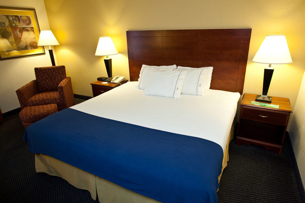 Holiday Inn Express Richmond I-64 Short Pump Area By Ihg Innsbrook Exterior photo